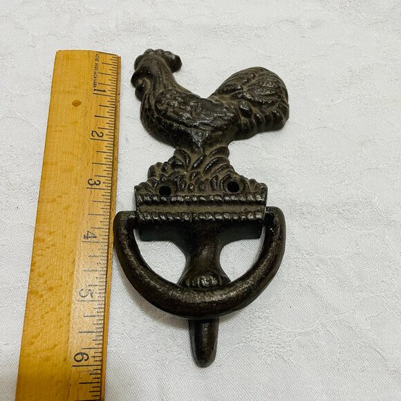 Vtg. Cast Iron Rustic Farmhouse Rooster / Chicken Door Knocker w/ Strike Plate - Picture 2 of 4